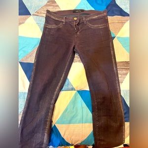 J Brand. Skinny fit stretchy denim. Size 28. Extremely flattering and fitting.